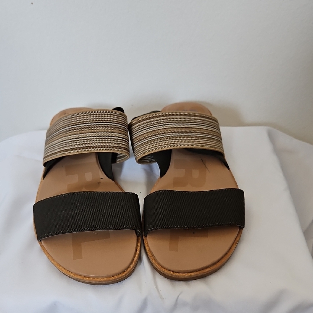 Sorel Olive Green And Tan Sandals